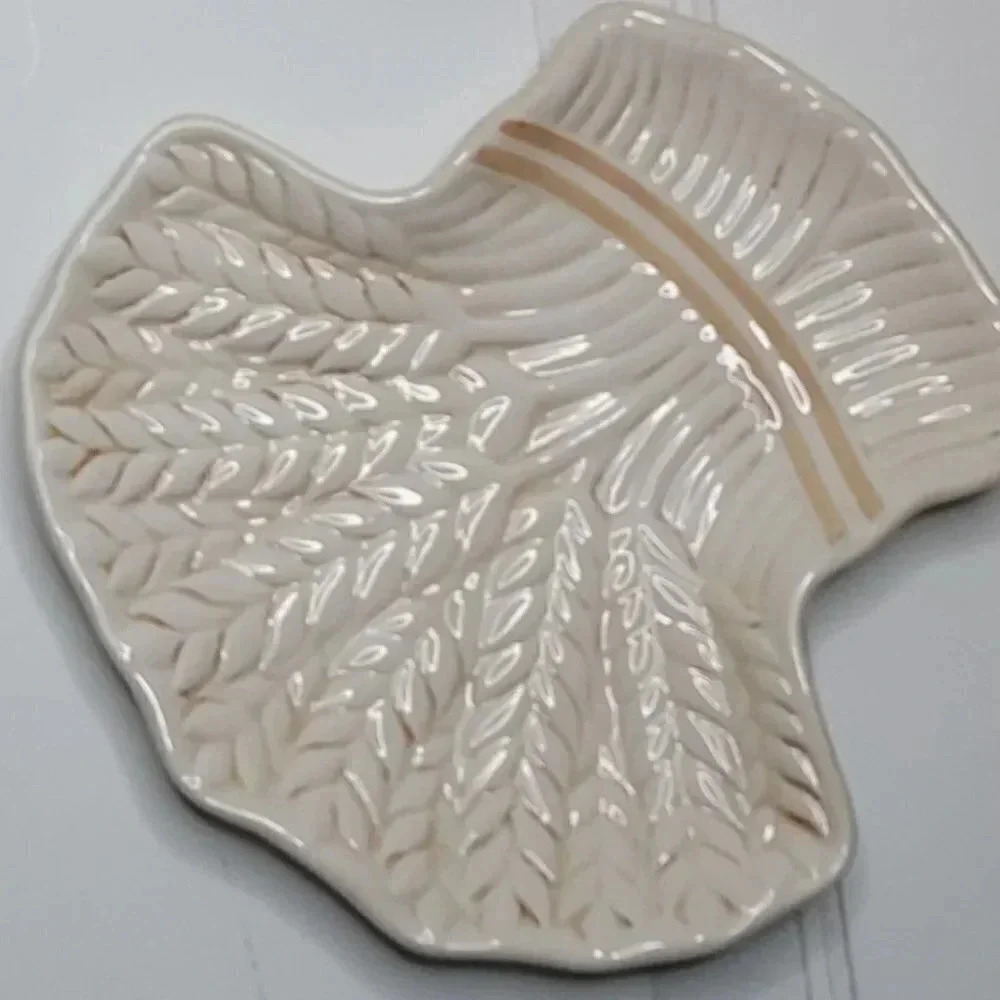 2 Vintage Victoria Golden Wheat & Cream Colored Ceramic Plates Autumn Harvest - Picture 2 of 5